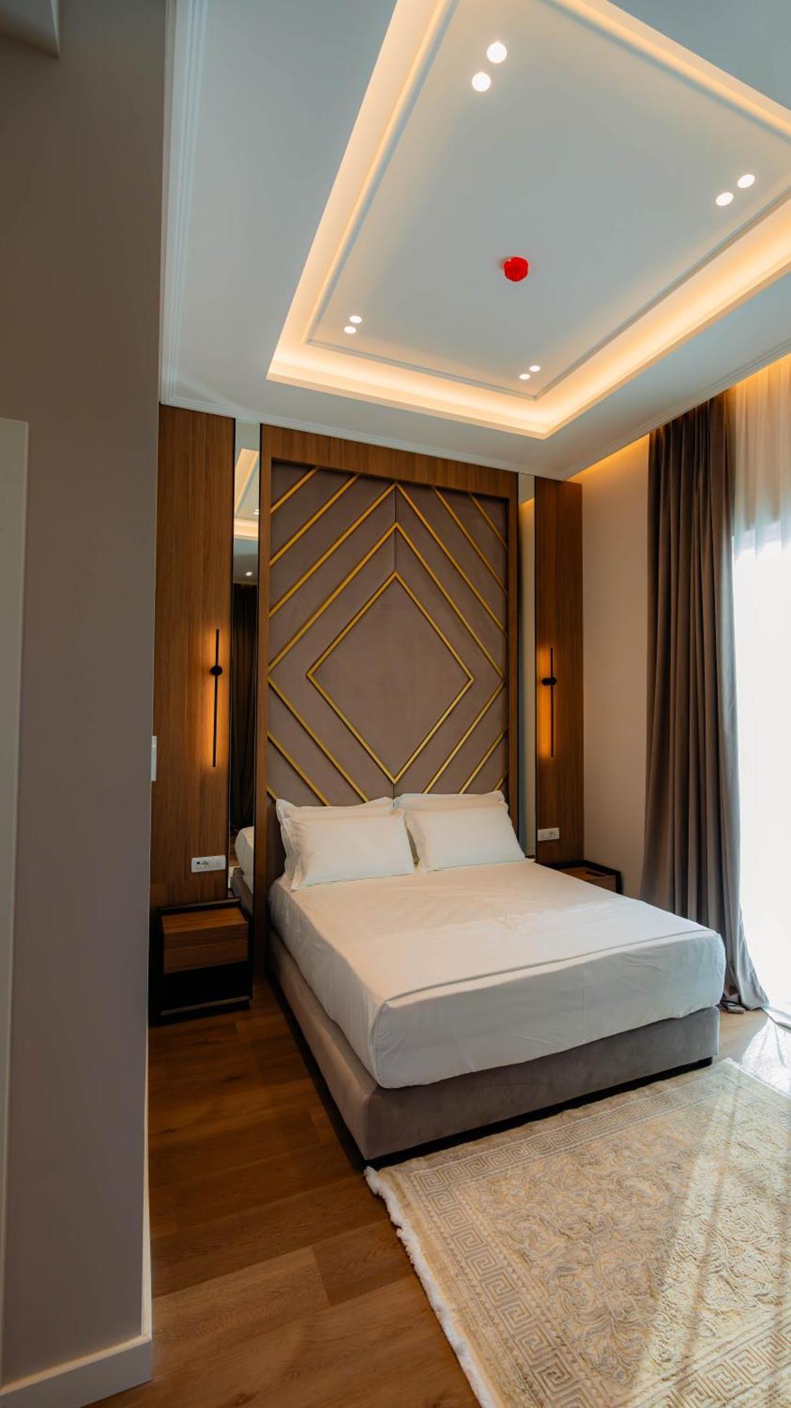 Royal Hill Hotel Vorë المظهر الخارجي الصورة