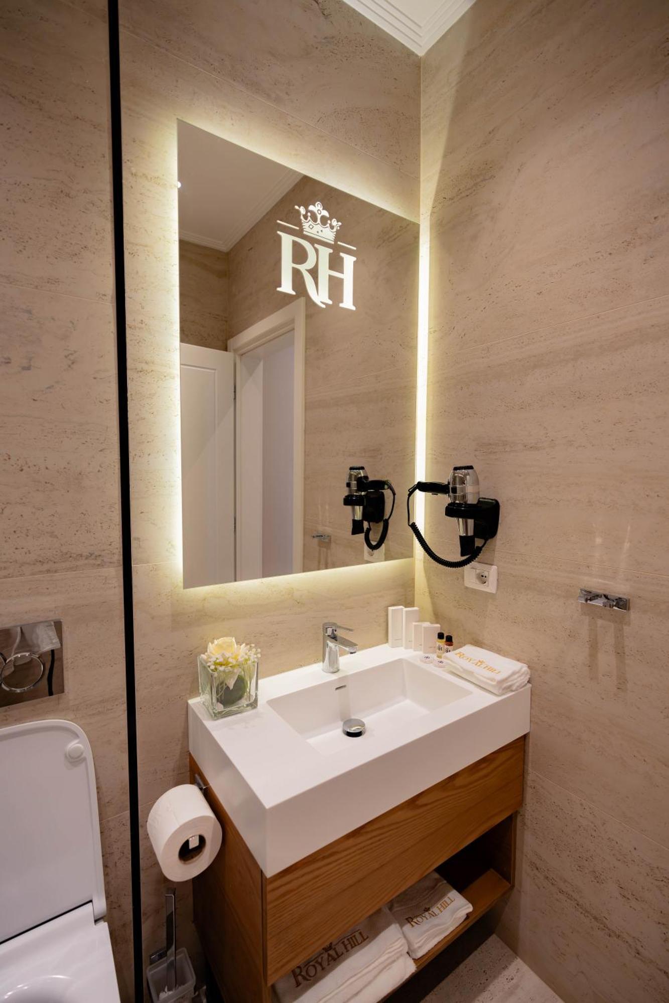 Royal Hill Hotel Vorë المظهر الخارجي الصورة