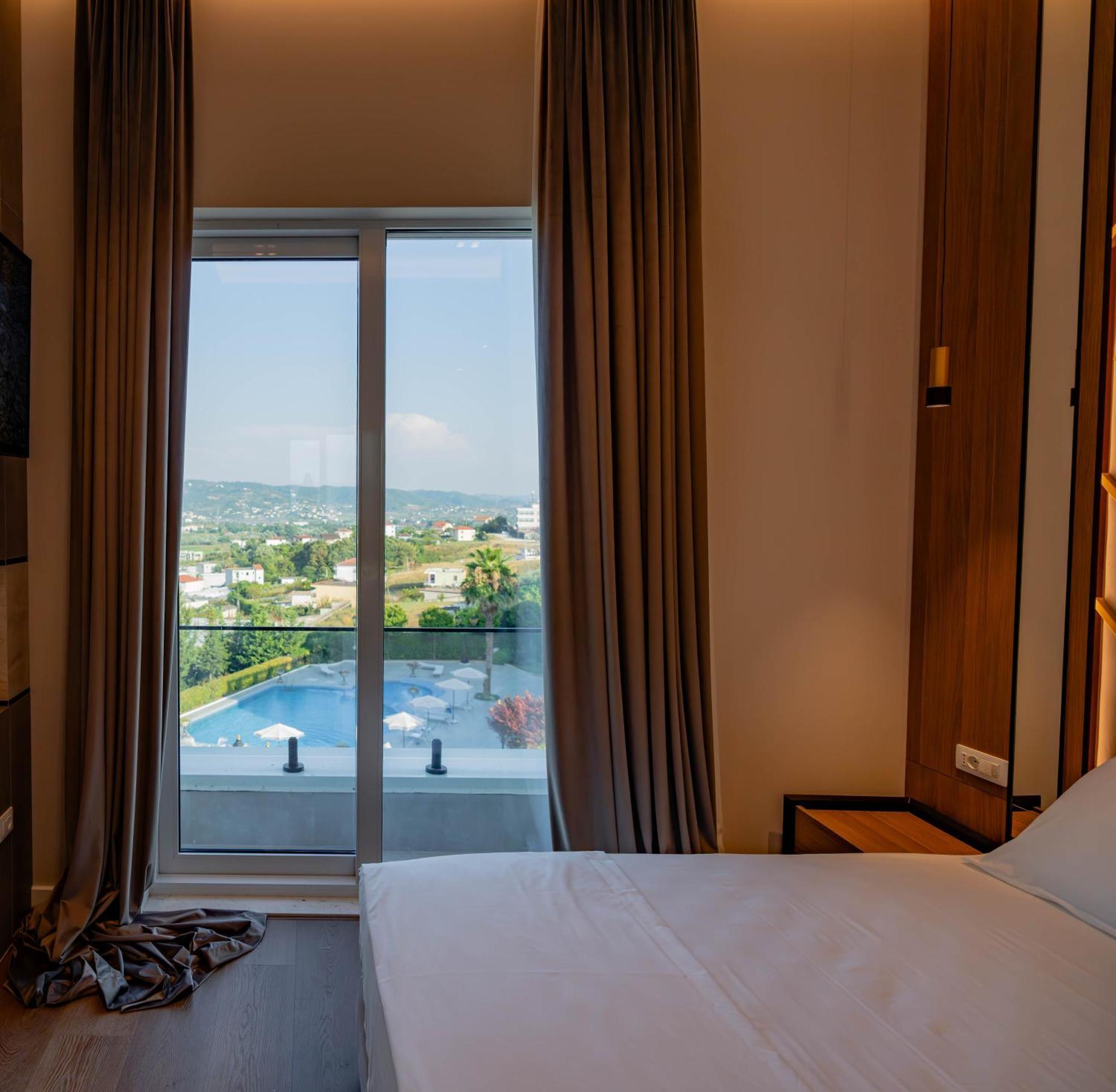 Royal Hill Hotel Vorë المظهر الخارجي الصورة