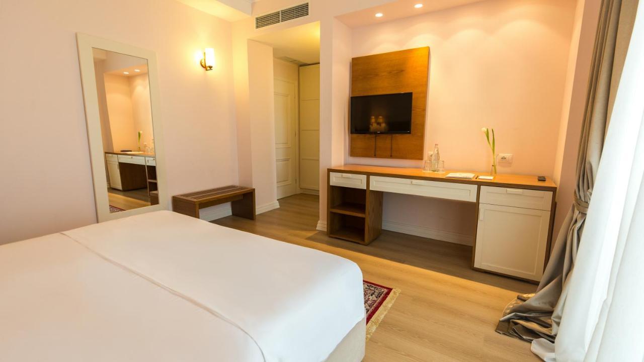 Royal Hill Hotel Vorë المظهر الخارجي الصورة