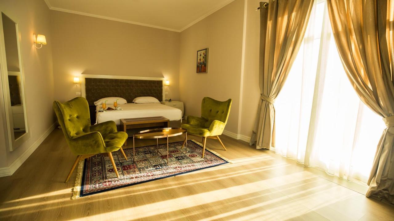 Royal Hill Hotel Vorë المظهر الخارجي الصورة