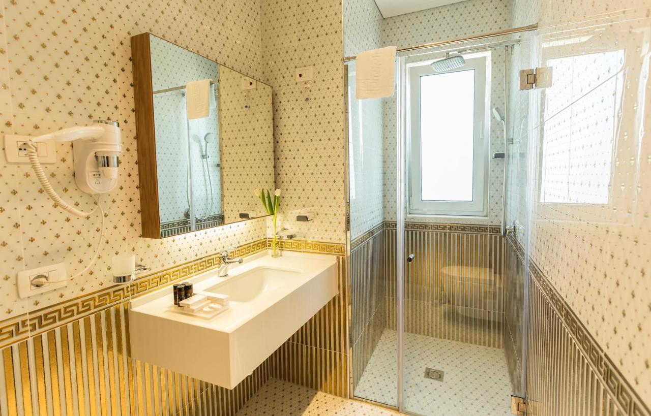 Royal Hill Hotel Vorë المظهر الخارجي الصورة