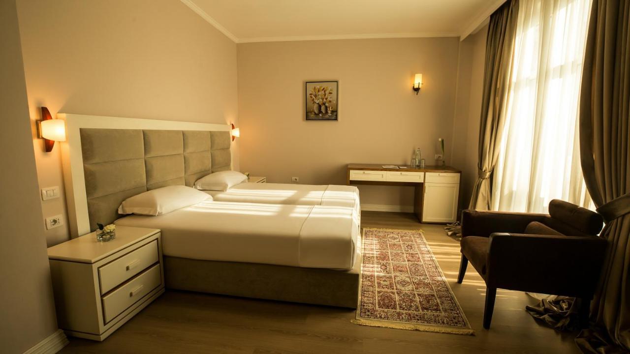 Royal Hill Hotel Vorë المظهر الخارجي الصورة