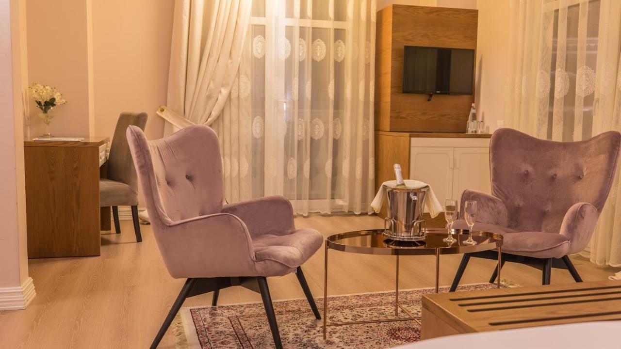 Royal Hill Hotel Vorë المظهر الخارجي الصورة