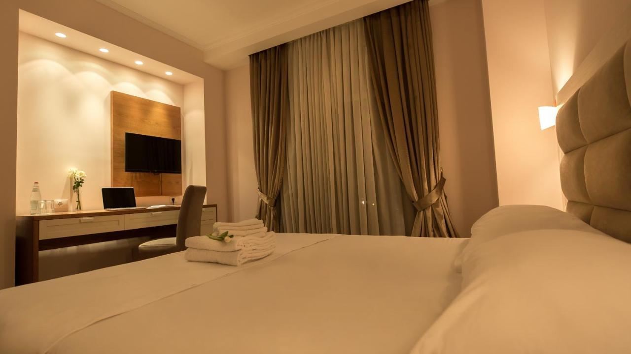 Royal Hill Hotel Vorë المظهر الخارجي الصورة