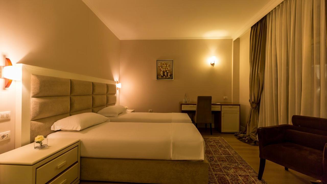 Royal Hill Hotel Vorë المظهر الخارجي الصورة