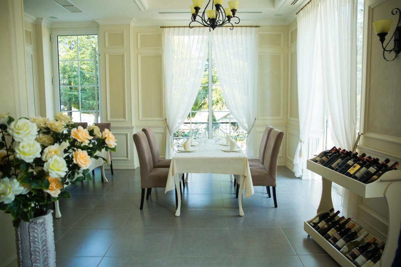 Royal Hill Hotel Vorë المظهر الخارجي الصورة