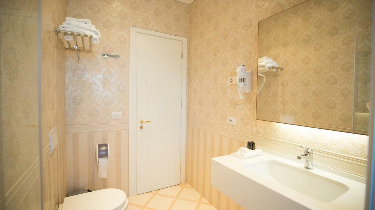 Royal Hill Hotel Vorë المظهر الخارجي الصورة
